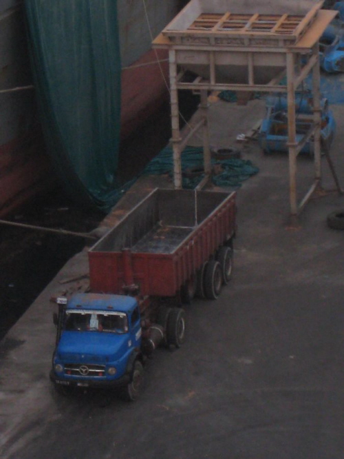 Dakar Hafen 13 Benz