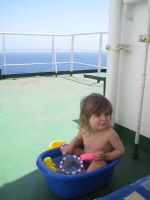 Laila baden an Deck 01
